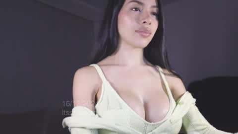 Snapshot of itsssssssme_lana chatting on 12/17/24, 02:12 itsssssssme_lana online show from 12/17/24, 02:12