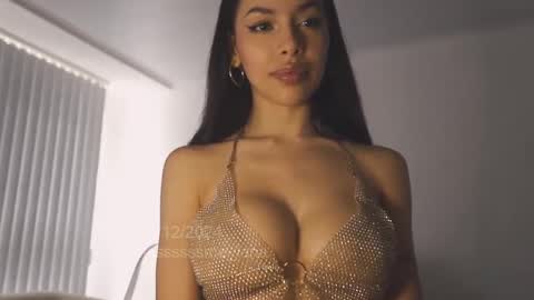 Snapshot of itsssssssme_lana chatting on 12/31/24, 04:46 itsssssssme_lana online show from 12/31/24, 04:46