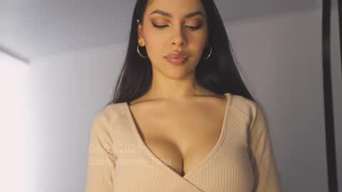 Snapshot of itsssssssme_lana chatting on 01/04/25, 05:05 itsssssssme_lana online show from 01/04/25, 05:05