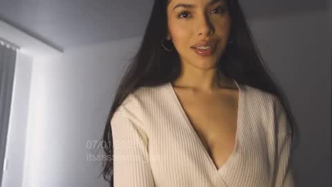 Snapshot of itsssssssme_lana chatting on 01/07/25, 06:35 itsssssssme_lana online show from 01/07/25, 06:35