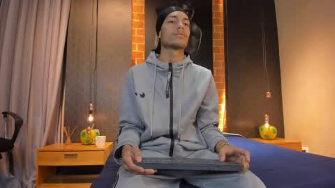 itszairen online show from 02/09/26, 03:43