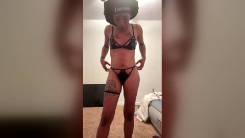 Snapshot of ittybittybay chatting on 04/06/26, 05:30 ittybittybay online show from 04/06/26, 05:30