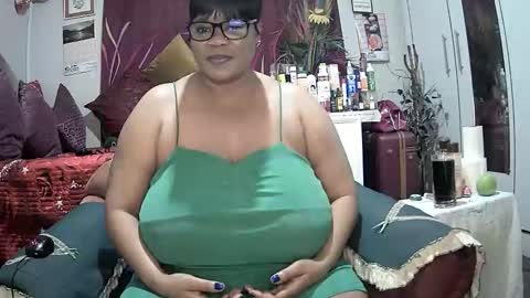 itumeleng74 online show from 10/27/25, 04:22