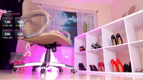 Call me Itzel   online show from 11/17/25, 01:39