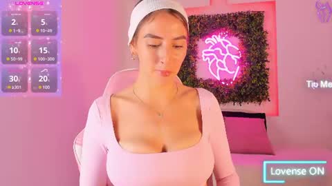 Snapshot of itzel_geneva chatting on 06/12/26, 01:54 Itzel online show from 06/12/26, 01:54