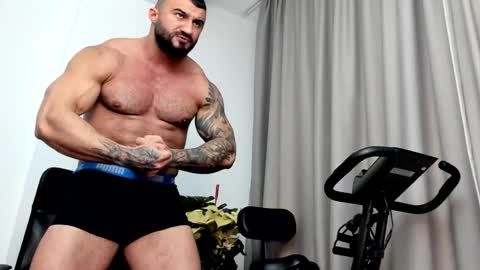 Snapshot of iustinmucle95 chatting on 12/27/24, 10:05 iustinmucle95 online show from 12/27/24, 10:05