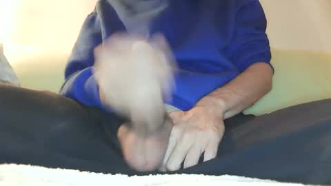 Snapshot of iuuuf2 chatting on 12/27/24, 04:36 Iuuuf2 or Samel online show from 12/27/24, 04:36