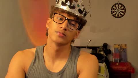 Snapshot of ivano_jones chatting on 01/28/25, 06:27 Ivano online show from 01/28/25, 06:27