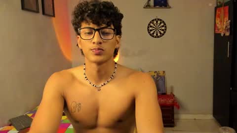 Snapshot of ivano_jones chatting on 03/02/25, 05:44 Ivano online show from 03/02/25, 05:44