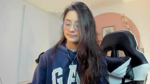 Snapshot of ivette_swan chatting on 04/29/26, 07:42 I V E T T E online show from 04/29/26, 07:42