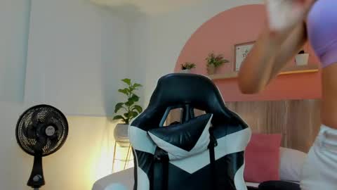 Snapshot of ivette_swan chatting on 05/02/26, 07:30 I V E T T E online show from 05/02/26, 07:30