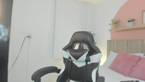Snapshot of ivette_swan chatting on 05/23/26, 07:29 I V E T T E online show from 05/23/26, 07:29