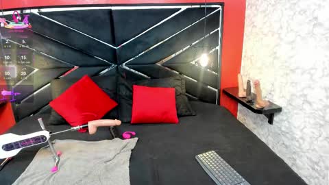 Ivis  online show from 11/11/25, 12:16