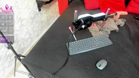 Ivis  online show from 12/19/25, 12:34