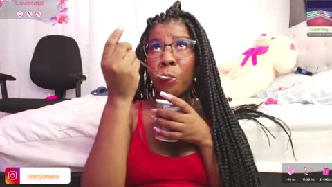 Snapshot of ivonjoness chatting on 02/26/25, 06:47  Ivon  Miss Jones  online show from 02/26/25, 06:47