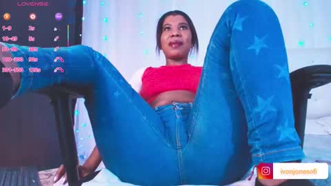 Snapshot of ivonjoness chatting on 10/28/25, 04:05  Ivon  Miss Jones  online show from 10/28/25, 04:05