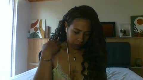 Snapshot of ivonne_collins33 chatting on 09/12/25, 03:23 ivonne_collins33 online show from 09/12/25, 03:23