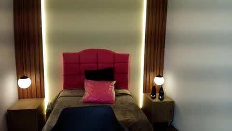 I V O N N E R O S S online show from 02/05/26, 12:10