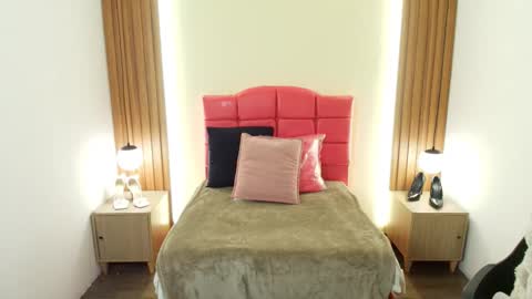 I V O N N E R O S S online show from 02/24/26, 12:14