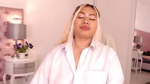 IvonnyBon online show from 02/11/26, 04:17