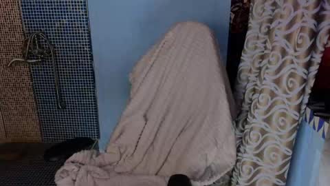 Snapshot of ivorywood_ chatting on 05/17/26, 06:26 ivorywood_ online show from 05/17/26, 06:26