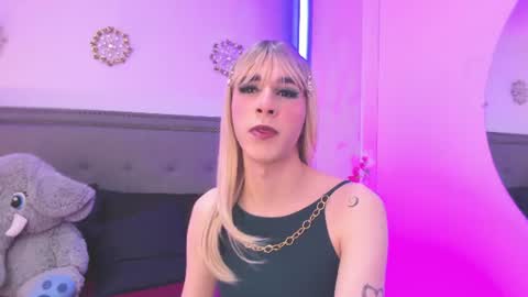 Snapshot of ivvy_rousse chatting on 07/15/26, 02:33 ivi rosse online show from 07/15/26, 02:33