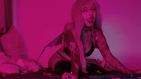    Kymmkitty    online show from 09/21/25, 12:34