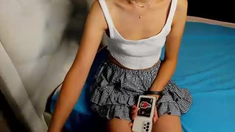 Snapshot of ivy__ross chatting on 06/15/26, 10:45 Ivy online show from 06/15/26, 10:45
