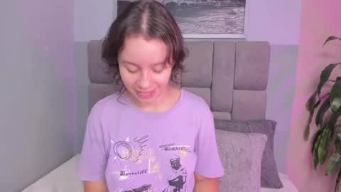 Snapshot of ivy_and_molly chatting on 09/19/25, 08:31 Ivy and Molly online show from 09/19/25, 08:31