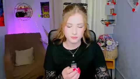 Snapshot of ivy_frost chatting on 07/10/26, 12:19 Ivy online show from 07/10/26, 12:19