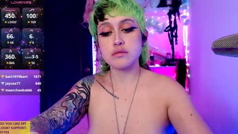 Snapshot of ivy_rosse chatting on 01/02/25, 06:23 You can find more of me here online show from 01/02/25, 06:23