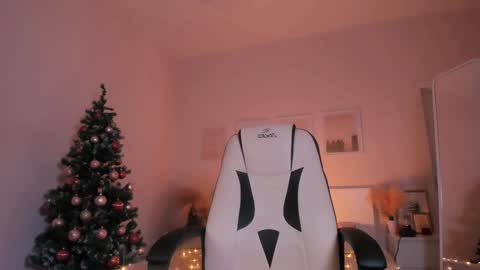 IVY - Follow me 3 online show from 12/17/24, 06:45