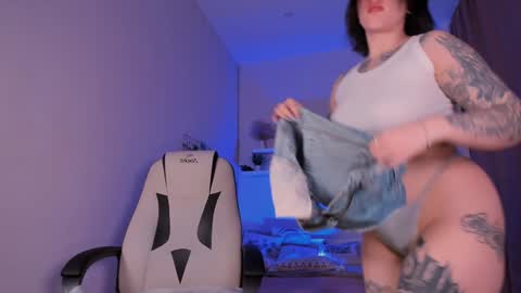IVY - Follow me 3 online show from 01/30/25, 06:56
