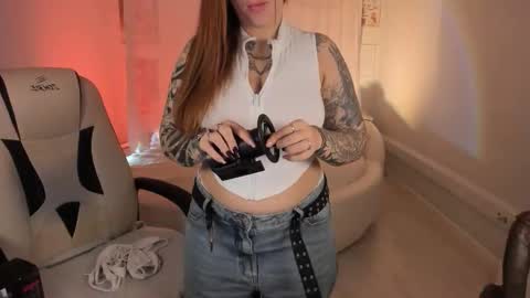 IVY - Follow me 3 online show from 10/25/25, 08:33