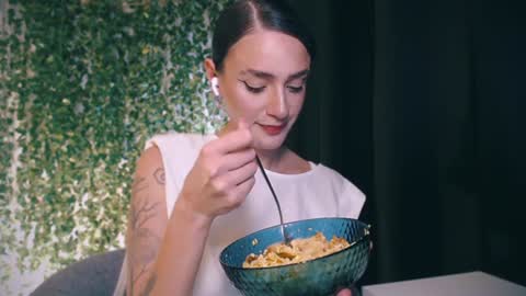 Miss Ivy online show from 01/16/25, 08:14