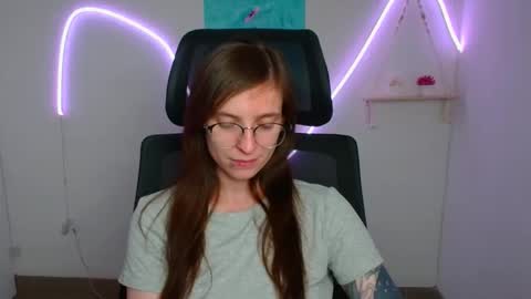 Snapshot of ivynoir_ chatting on 05/20/26, 12:33 Ivy online show from 05/20/26, 12:33