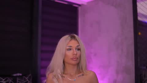 IvyRowa online show from 10/23/25, 05:55