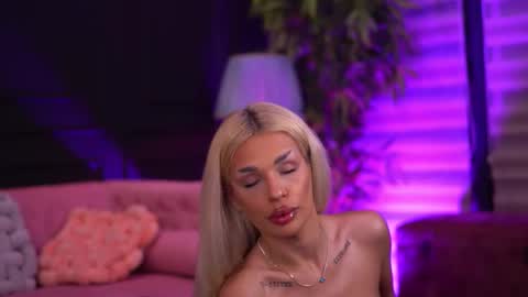 IvyRowa online show from 02/15/26, 06:48