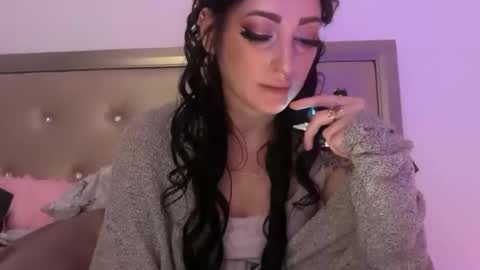 Snapshot of ivyyrosee8 chatting on 10/17/25, 01:53 Ivy Rose online show from 10/17/25, 01:53