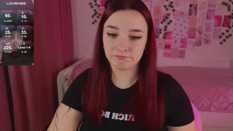 Snapshot of iwi_wi_wi chatting on 11/19/25, 09:15 Daisy online show from 11/19/25, 09:15