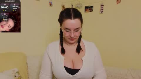 Snapshot of iwi_wi_wi chatting on 03/02/26, 11:33 Daisy online show from 03/02/26, 11:33