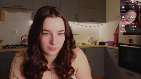 Snapshot of iwi_wi_wi chatting on 03/08/26, 03:38 Daisy online show from 03/08/26, 03:38