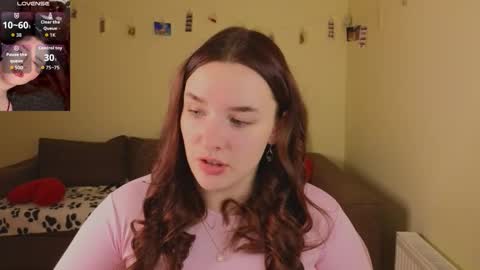 Snapshot of iwi_wi_wi chatting on 03/12/26, 01:23 Daisy online show from 03/12/26, 01:23