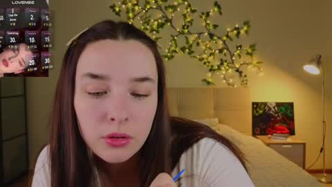 Snapshot of iwi_wi_wi chatting on 03/15/26, 04:18 Daisy online show from 03/15/26, 04:18