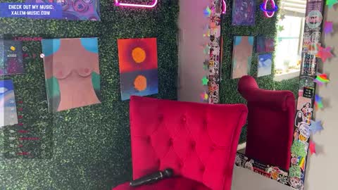 Snapshot of iwillbeyourmuse chatting on 12/22/24, 07:52 Muse hethey online show from 12/22/24, 07:52