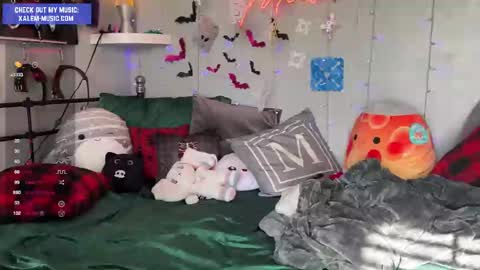 Snapshot of iwillbeyourmuse chatting on 02/23/25, 09:05 Muse hethey online show from 02/23/25, 09:05