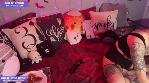 Snapshot of iwillbeyourmuse chatting on 10/04/25, 12:08 Muse hethey online show from 10/04/25, 12:08