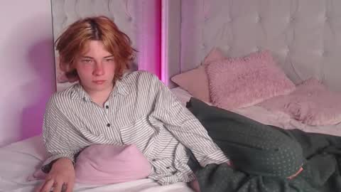 Maxim online show from 09/30/25, 09:53