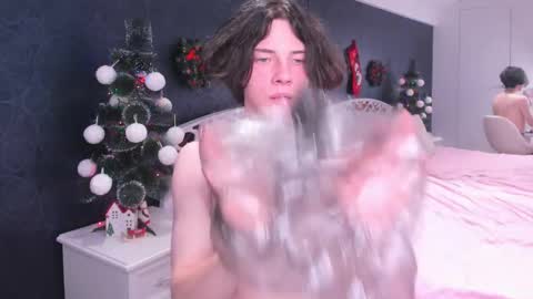 Maxim online show from 12/21/25, 11:28