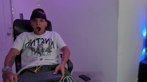 izaack online show from 01/14/25, 04:40